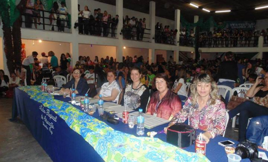 Dois mil estudantes de 40 escolas participam do 3º Festival de Arte Estudantil Regional, com apresentações teatrais, de dança, de música e exposições.