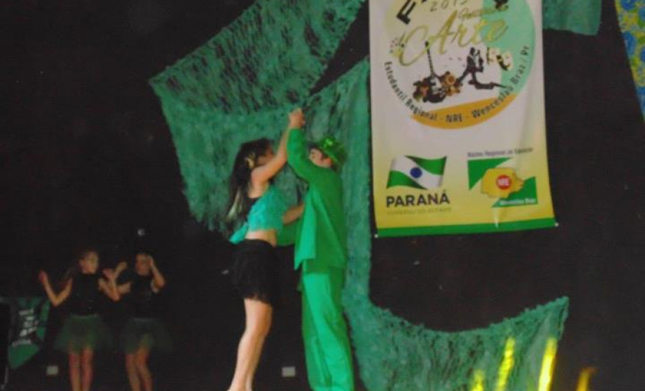 Dois mil estudantes de 40 escolas participam do 3º Festival de Arte Estudantil Regional, com apresentações teatrais, de dança, de música e exposições.