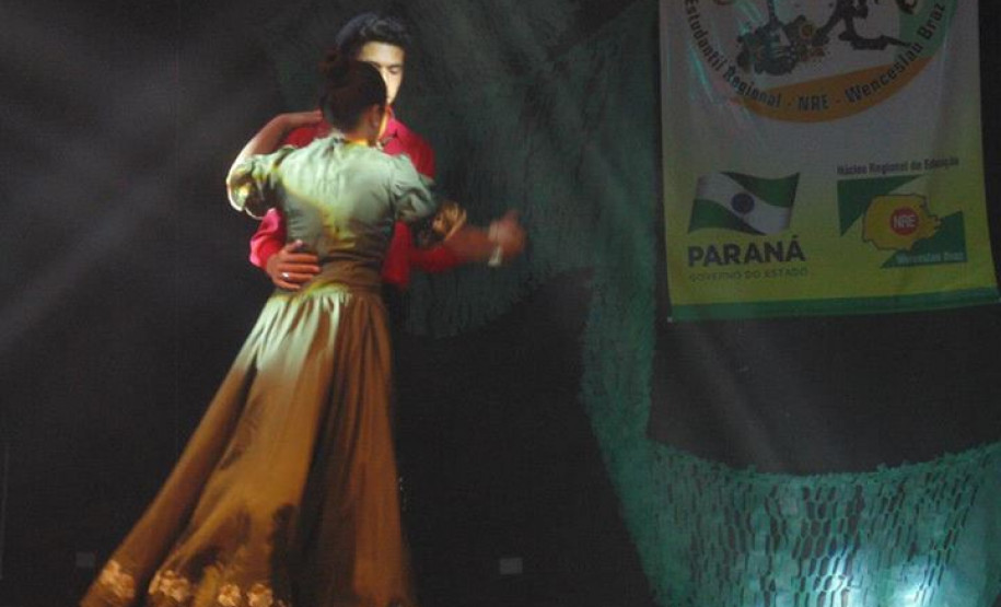 Dois mil estudantes de 40 escolas participam do 3º Festival de Arte Estudantil Regional, com apresentações teatrais, de dança, de música e exposições.