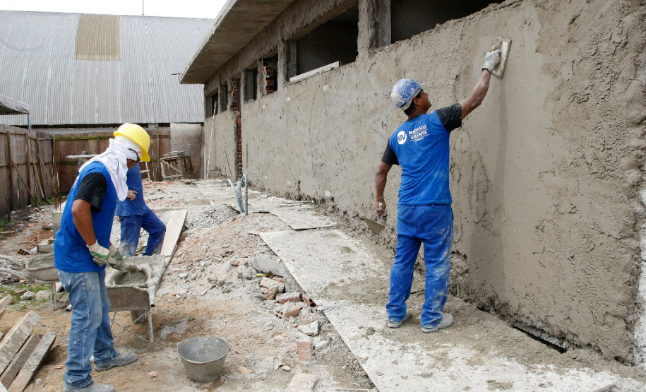 Colégio Estadual Yvone Pimentel com obras. 29-10-13.