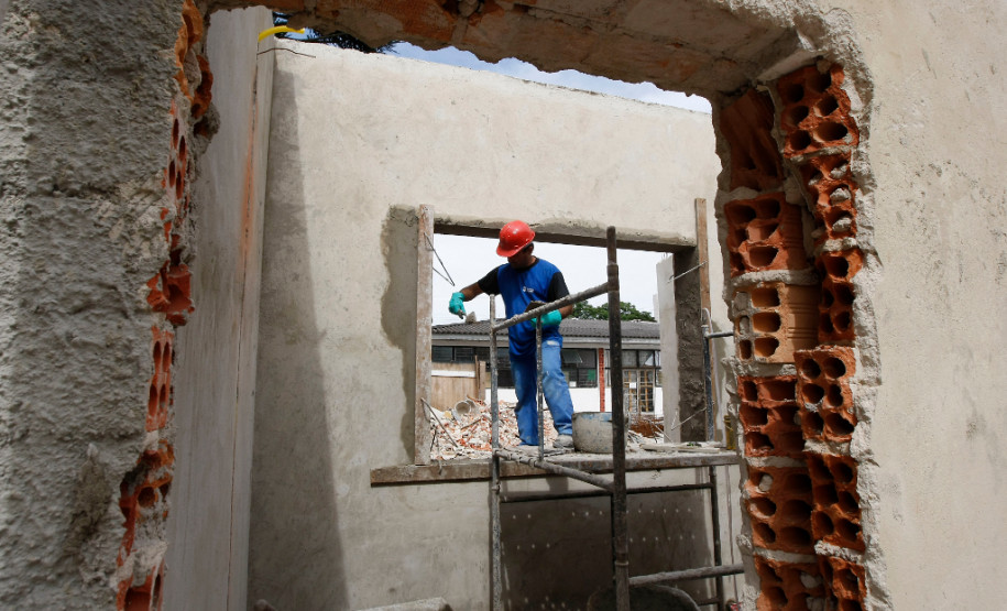 Colégio Estadual Yvone Pimentel com obras. 29-10-13.