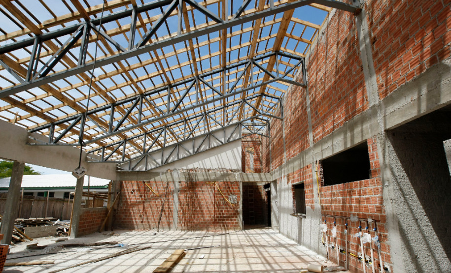 Colégio Estadual Amâncio Moro em Curiitba com obras de ampliação. 29-10-13.