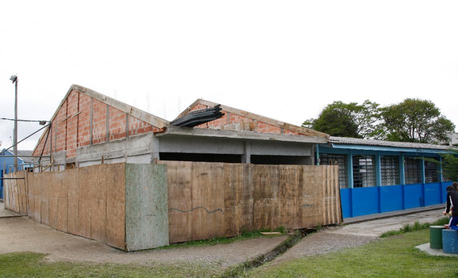 Colégio Estadual Cruzeiro do Sul no bairro Santa Candida. 07-11-13.