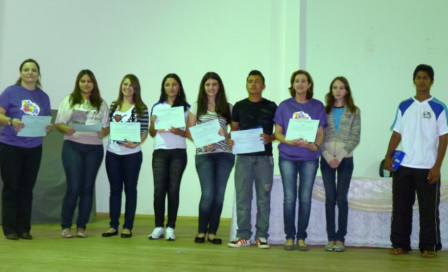 Alunos escreveram sobre prevenção ao uso de drogas para concurso Não Jogue sua Vida no Lixo: Toledo tá de Boa e concorreram a notebooks.