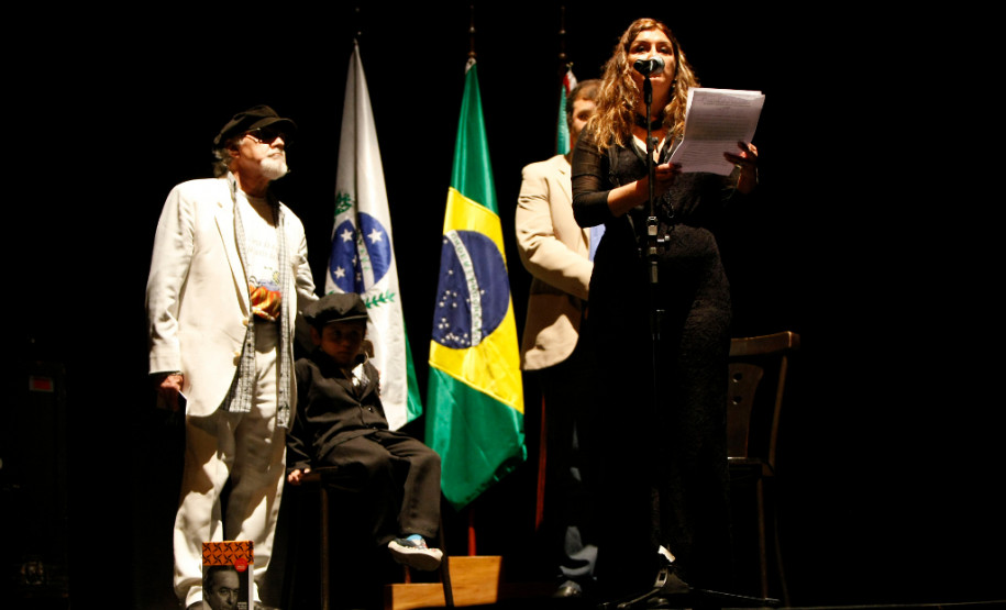 Encerramento da Caravana da Poesia no Teatro Guaíra, com show do Toquinho. 18-11-13.