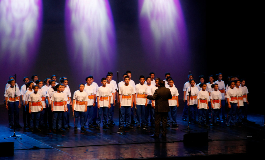 Encerramento da Caravana da Poesia no Teatro Guaíra, com show do Toquinho. 18-11-13.