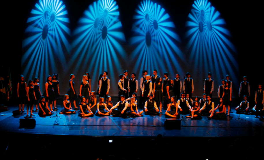 Encerramento da Caravana da Poesia no Teatro Guaíra, com show do Toquinho. 18-11-13.