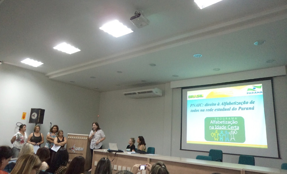 Seminário do Pacto Nacional pela Alfabetização na Idade Certa (PNAIC) está sendo realizado na Universidade Estadual de Maringá.