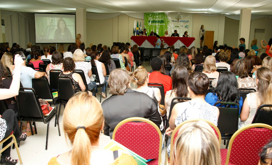 A Secretaria de Estado da Educação promove até sexta-feira (22), em Foz do Iguaçu, o Seminário Estadual de Educação de Jovens e Adultos e Alfabetização.