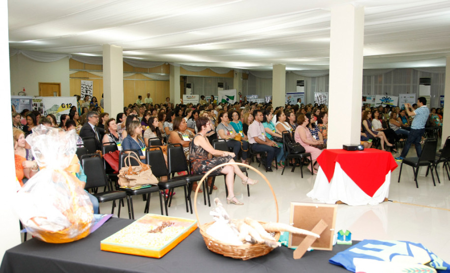 A Secretaria de Estado da Educação promove até sexta-feira (22), em Foz do Iguaçu, o Seminário Estadual de Educação de Jovens e Adultos e Alfabetização.