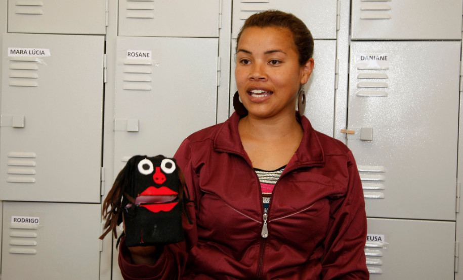 Escola Estadual Quilombola Maria Joana Vieira, em Palmas, na foto a Pedagoga Maria Isabel . 12-11-13.