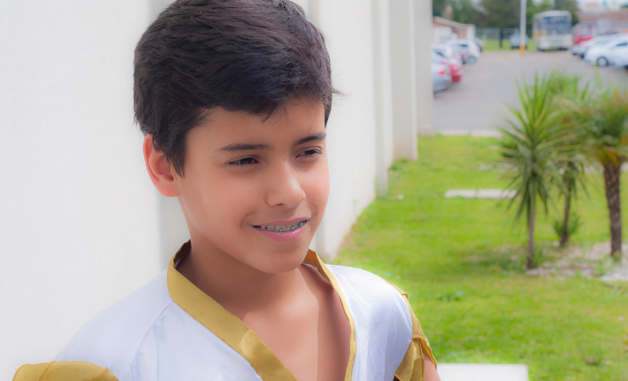 Escola Estadual Nossa Senhora de Salete, em Curitiba, promove a 2ª Mostra em Homenagem à Cultura Afro-brasileira nesta quarta-feira (20), na foto o aluno Eduardo Demétrio da Silva.