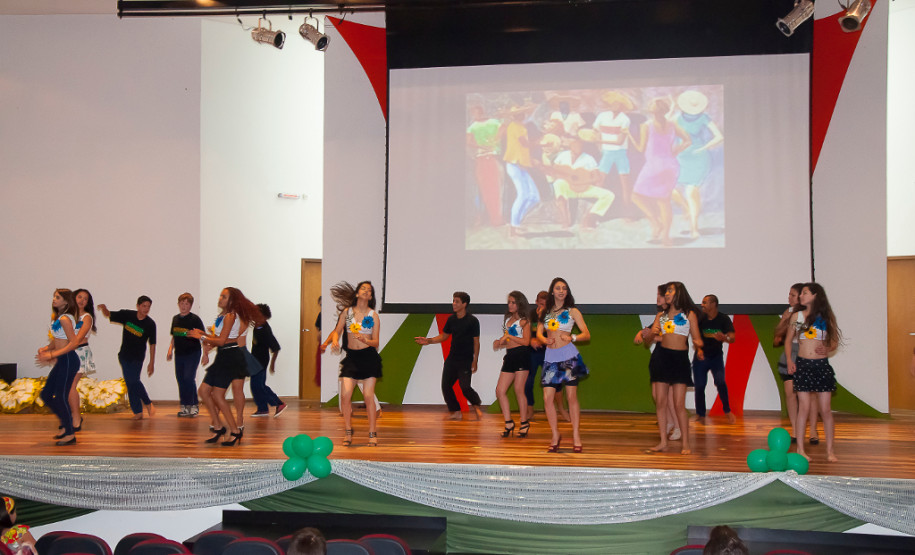 Escola Estadual Nossa Senhora de Salete, em Curitiba, promove a 2ª Mostra em Homenagem à Cultura Afro-brasileira nesta quarta-feira (20).
