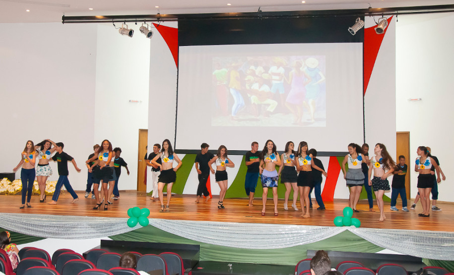 Escola Estadual Nossa Senhora de Salete, em Curitiba, promove a 2ª Mostra em Homenagem à Cultura Afro-brasileira nesta quarta-feira (20).