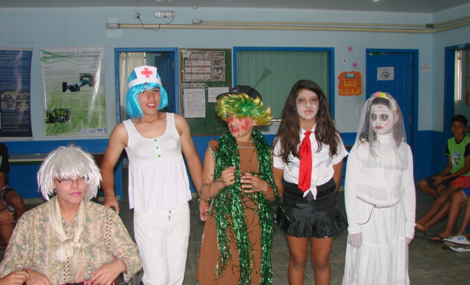 Uso de drogas e cultura caiçara foram temas abordados durante a programação, que contou com a participação da comunidade da Ilha.