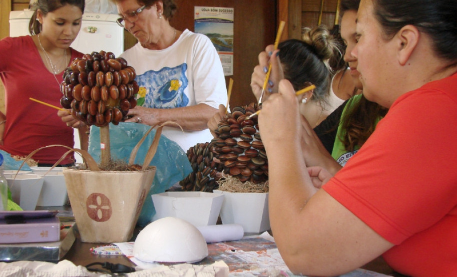 Uso de drogas e cultura caiçara foram temas abordados durante a programação, que contou com a participação da comunidade da Ilha.