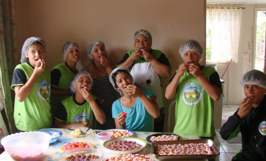 Uso de drogas e cultura caiçara foram temas abordados durante a programação, que contou com a participação da comunidade da Ilha.