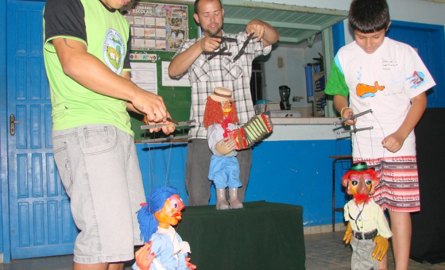 Uso de drogas e cultura caiçara foram temas abordados durante a programação, que contou com a participação da comunidade da Ilha.