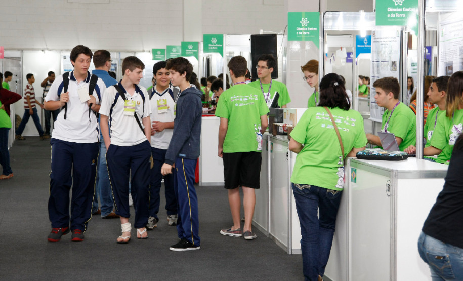 Foz do Iguaçu, Ficiencias no pavilhão de exposição do parque da Itaipu. 20-11-13.