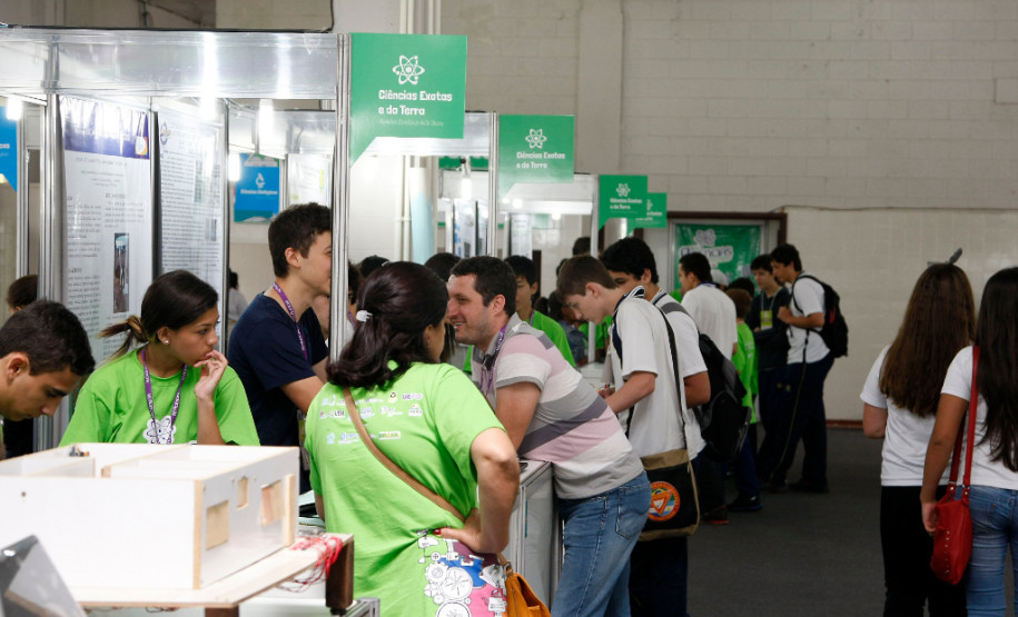 Foz do Iguaçu, Ficiencias no pavilhão de exposição do parque da Itaipu. 20-11-13.