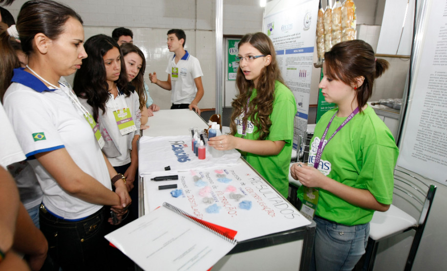 Foz do Iguaçu, Ficiencias no pavilhão de exposição do parque da Itaipu. 20-11-13.