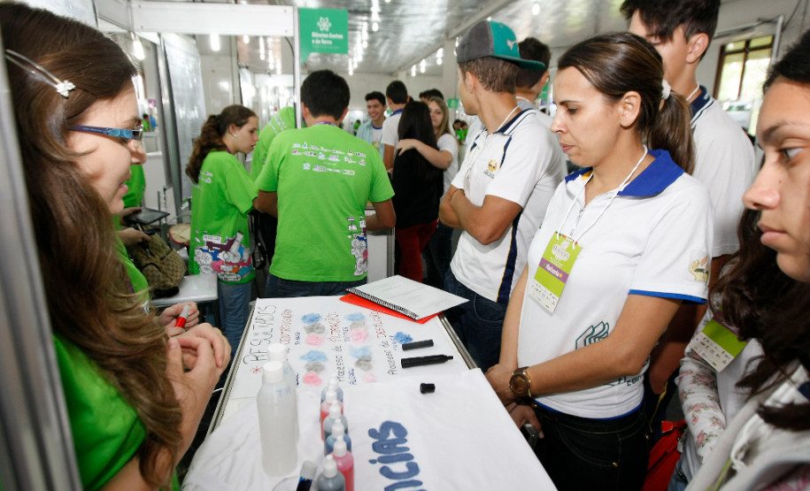 Foz do Iguaçu, Ficiencias no pavilhão de exposição do parque da Itaipu. 20-11-13.
