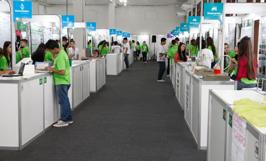 Foz do Iguaçu, Ficiencias no pavilhão de exposição do parque da Itaipu. 20-11-13.