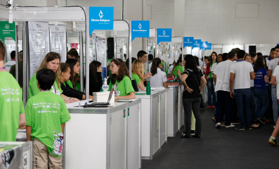 Foz do Iguaçu, Ficiencias no pavilhão de exposição do parque da Itaipu. 20-11-13.