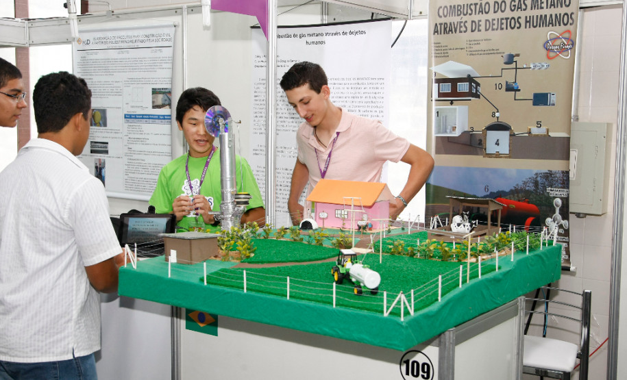 Foz do Iguaçu, Ficiencias no pavilhão de exposição do parque da Itaipu. 20-11-13.