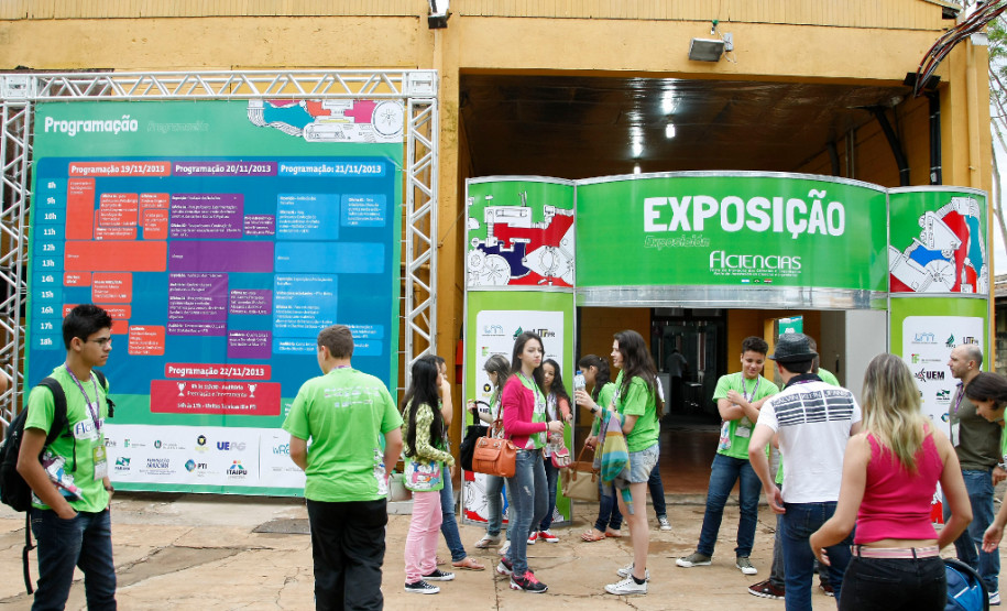 Foz do Iguaçu, Ficiencias no pavilhão de exposição do parque da Itaipu. 20-11-13.