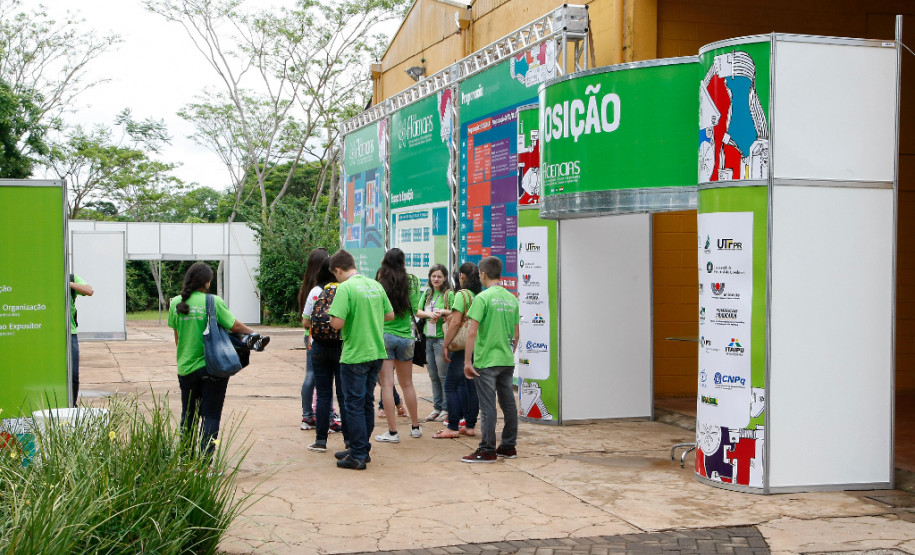 Foz do Iguaçu, Ficiencias no pavilhão de exposição do parque da Itaipu. 20-11-13.