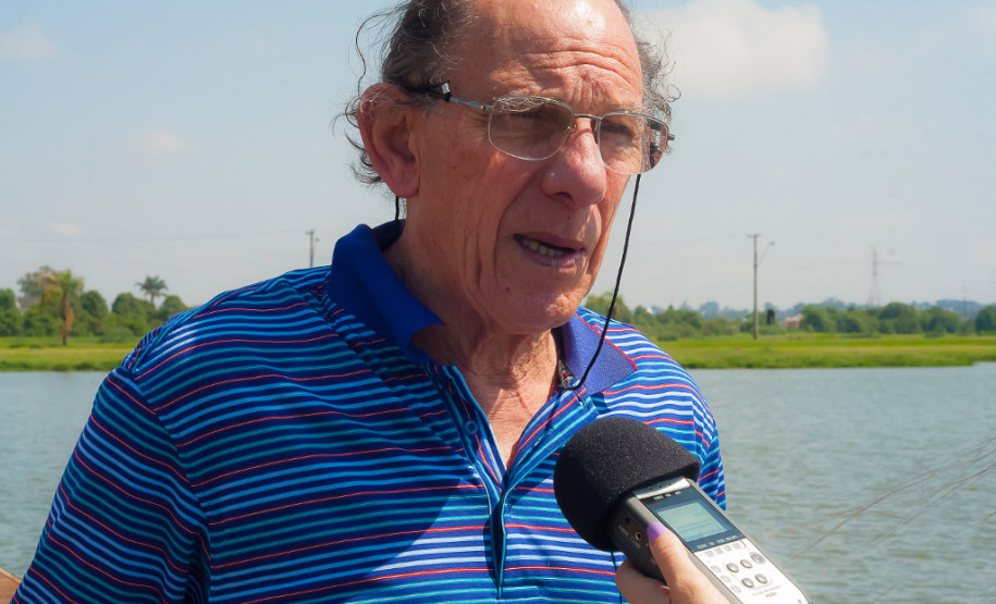 Remo é opção de atividade no contraturno para alunos do 6º e 7º anos do Colégio Estadual Luiza Ross, no Parque Náutico do Iguaçu, em Curitiba. Na foto, Kalil Boabaid.