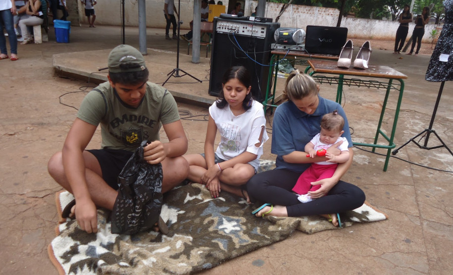 Festival da Cidadania, realizado no ano passado no Colégio Estadual Nestor Victor, em Pérola. Na foto, encenação sobre a fome.