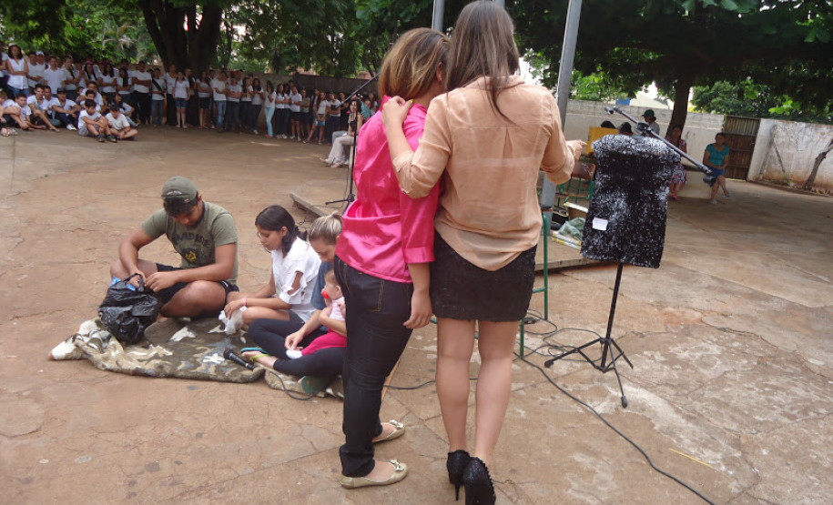 Festival da Cidadania, realizado no ano passado no Colégio Estadual Nestor Victor, em Pérola. Na foto, encenação sobre desigualdade social e descaso.