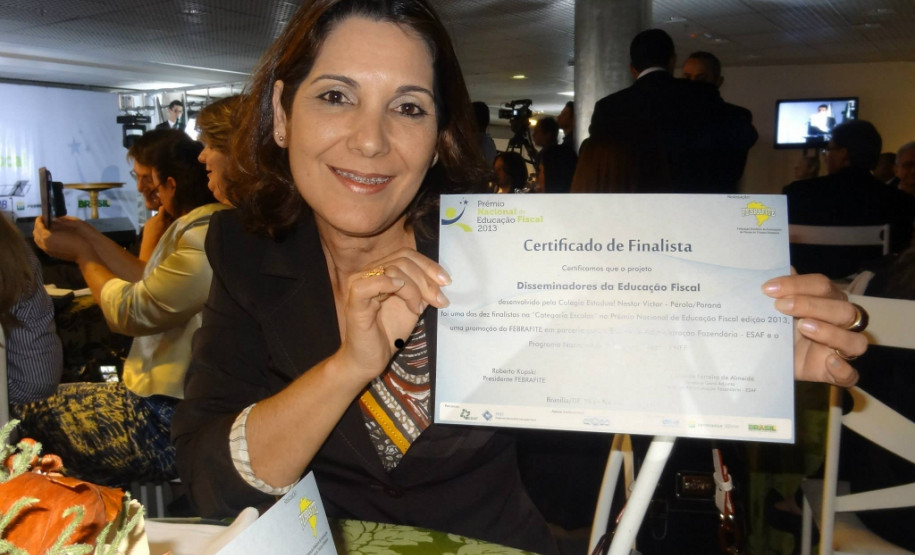 Deolinda Cornicelli Buosi é professora de arte no Colégio Estadual Nestor Victor, em Pérola. Seu projeto ficou em primeiro lugar entre 190 inscritos.