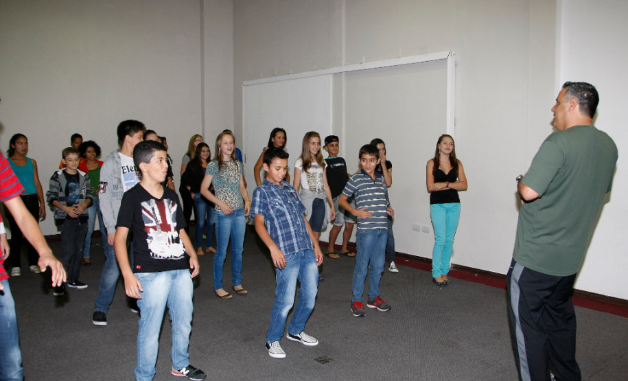 Delegação paranaense se prepara para a IV Conferência Nacional Infantojuvenil pelo Meio Ambiente (CNIJMA), que será realizada em Brasília. 22-11-13.