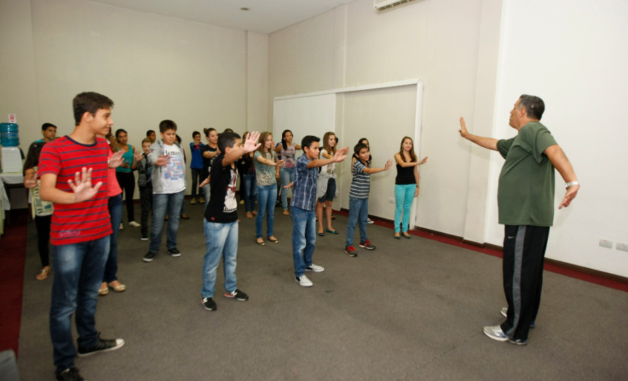 Delegação paranaense se prepara para a IV Conferência Nacional Infantojuvenil pelo Meio Ambiente (CNIJMA), que será realizada em Brasília. 22-11-13.