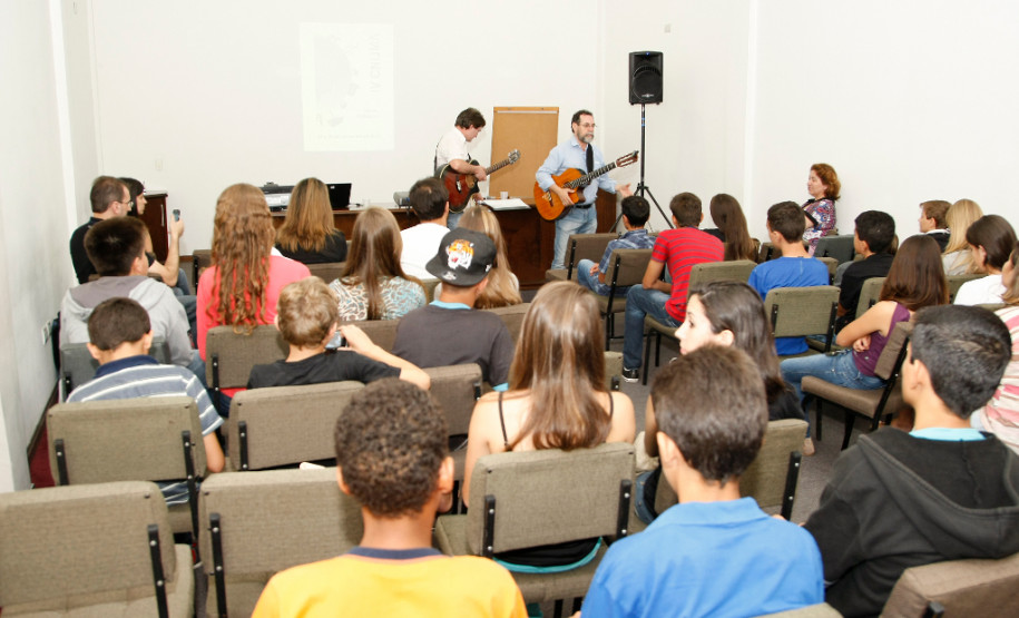 Delegação paranaense se prepara para a IV Conferência Nacional Infantojuvenil pelo Meio Ambiente (CNIJMA), que será realizada em Brasília. 22-11-13.