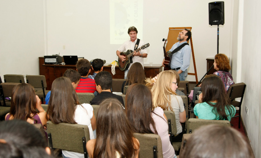 Delegação paranaense se prepara para a IV Conferência Nacional Infantojuvenil pelo Meio Ambiente (CNIJMA), que será realizada em Brasília. 22-11-13.