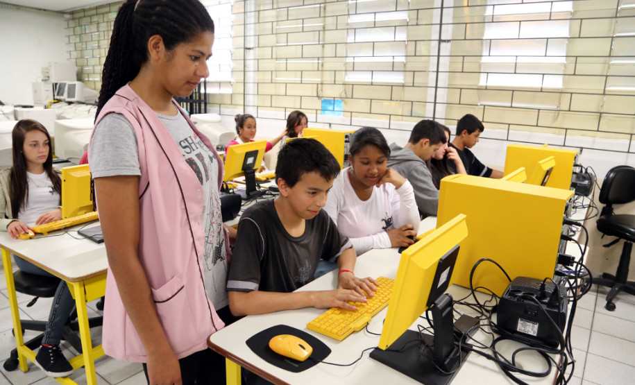 Programa Nacional de Informática na Educação (ProInfo), Colégio Estadual Hasdrubal Bellegard, em Curitiba. 20/11/2013.