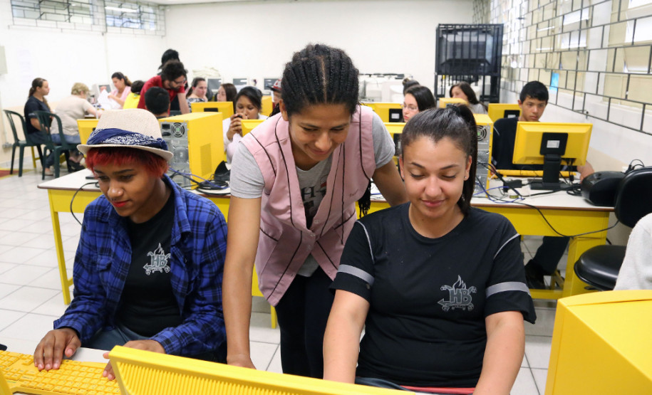Programa Nacional de Informática na Educação (ProInfo), Colégio Estadual Hasdrubal Bellegard, em Curitiba. 20/11/2013.