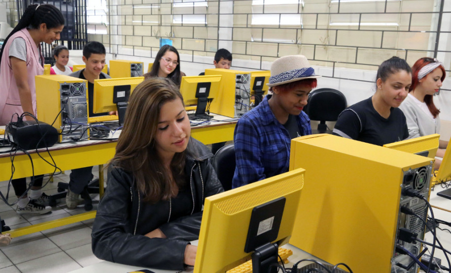 Programa Nacional de Informática na Educação (ProInfo), Colégio Estadual Hasdrubal Bellegard, em Curitiba. 20/11/2013.