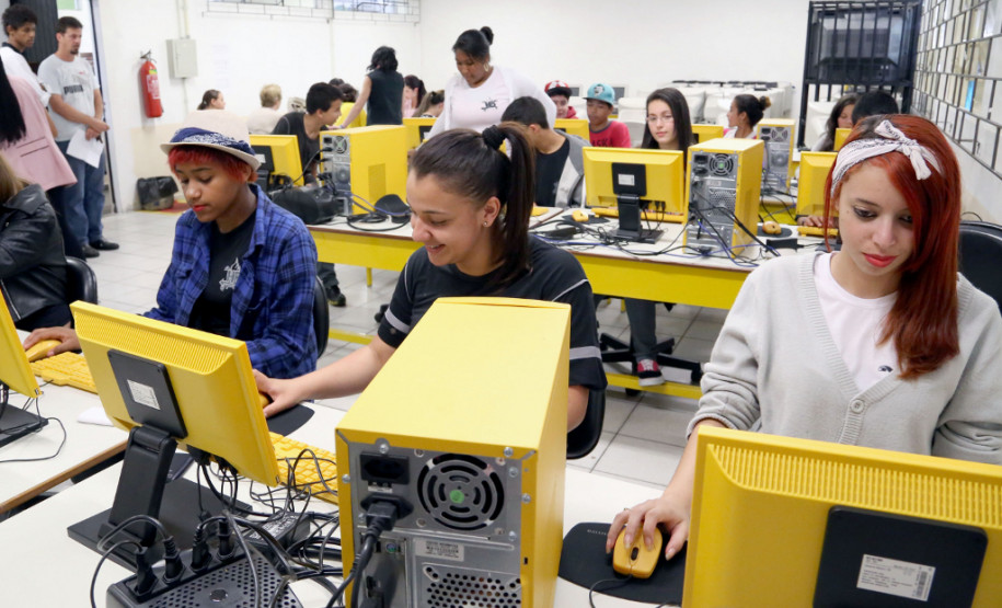 Programa Nacional de Informática na Educação (ProInfo), Colégio Estadual Hasdrubal Bellegard, em Curitiba. 20/11/2013.