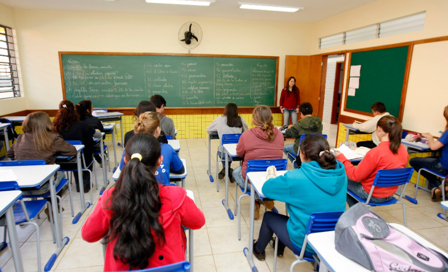 Colégio Estadual Professor Edvaldo e Maria Janete Carneiro, em Turvo.