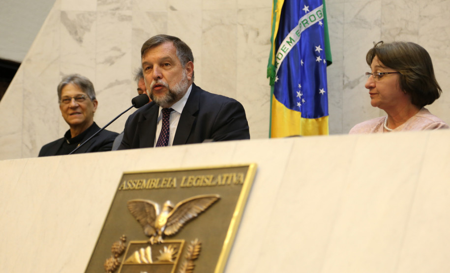 Assembleia anuncia vencedores do 1º Concurso de Redação<br />
<br />
Veja mais fotos em: <a href=" http://www.flickr.com/photos/flavioarns/sets/72157638062105253/" target="_blank"> http://www.flickr.com/photos/flavioarns/</a>