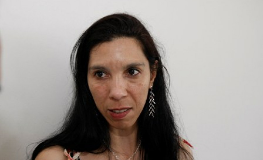 Os professores e pedagogos estão divididos em oficinas nas áreas de Humanas, Biológicas e Exatas. “A proposta é produzir um material com encaminhamentos pedagógicos que atrelem os conteúdos das disciplinas á questões de gênero e diversidade sexual”, explicou a técnica do Núcleo Regional de Educação de Guarapuava, Andréia Bandeira.