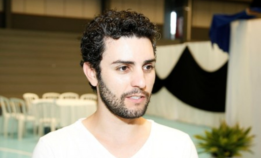 “O funcionário também participa da formação do aluno, ele precisa se sentir parte do processo como educador. E entender que também é responsável por atitudes de combate ao preconceito e à discriminação”, afirmou Edvar Robson, responsável pela oficina com os funcionários.