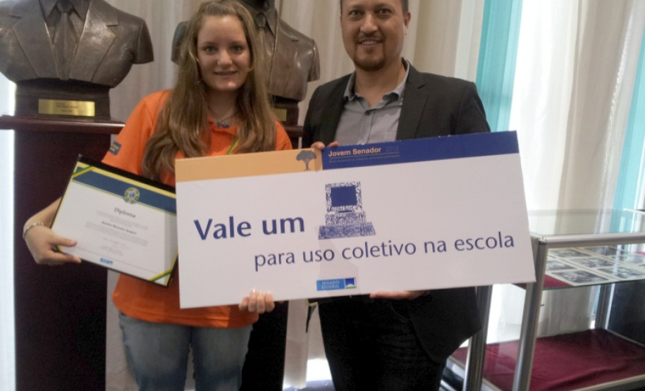 Estudante de 15 anos foi a 3ª colocada no concurso Jovem Senador. Sugestões da paranaense podem ser convertidas em projetos de lei.