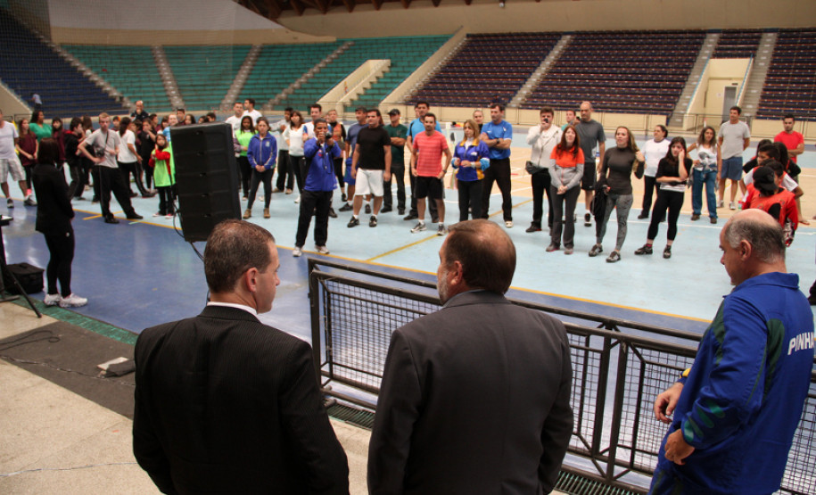 Arns participa de lançamento de Projeto Miniatletismo Arns participa de lançamento de Projeto Miniatletismo