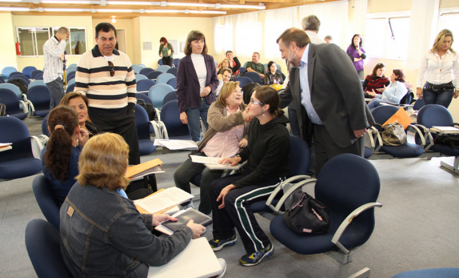 Arns participa de lançamento de Projeto Miniatletismo Arns participa de lançamento de Projeto Miniatletismo